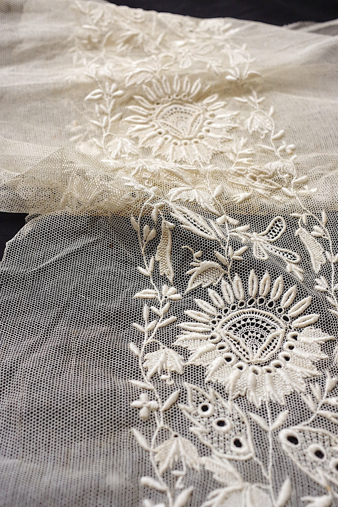 アンティークレース　dentelle ancienne 刺繍 .FR a l'epoque