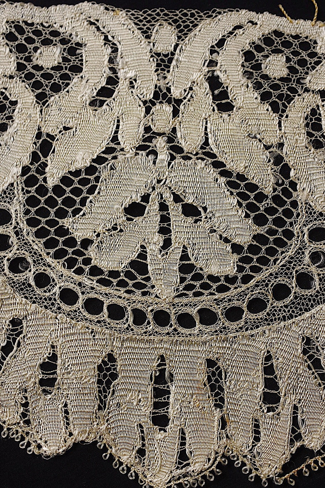 アンティークレース　dentelle ancienneブロンド .FR a l'epoque