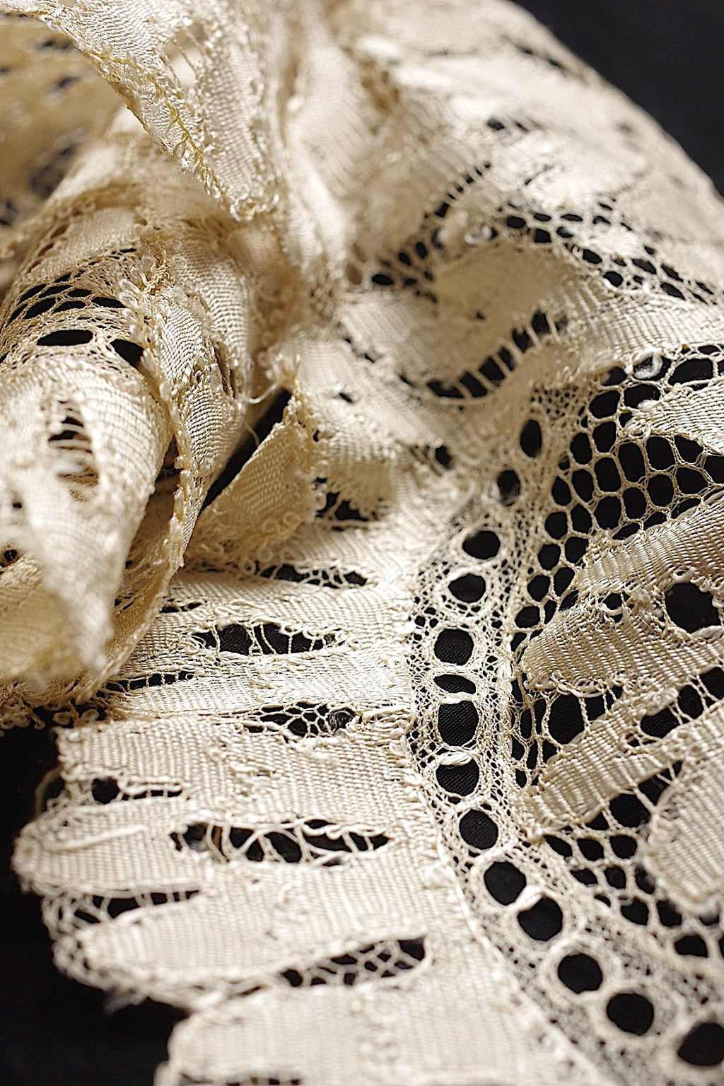 アンティークレース　dentelle ancienneブロンド .FR a l'epoque