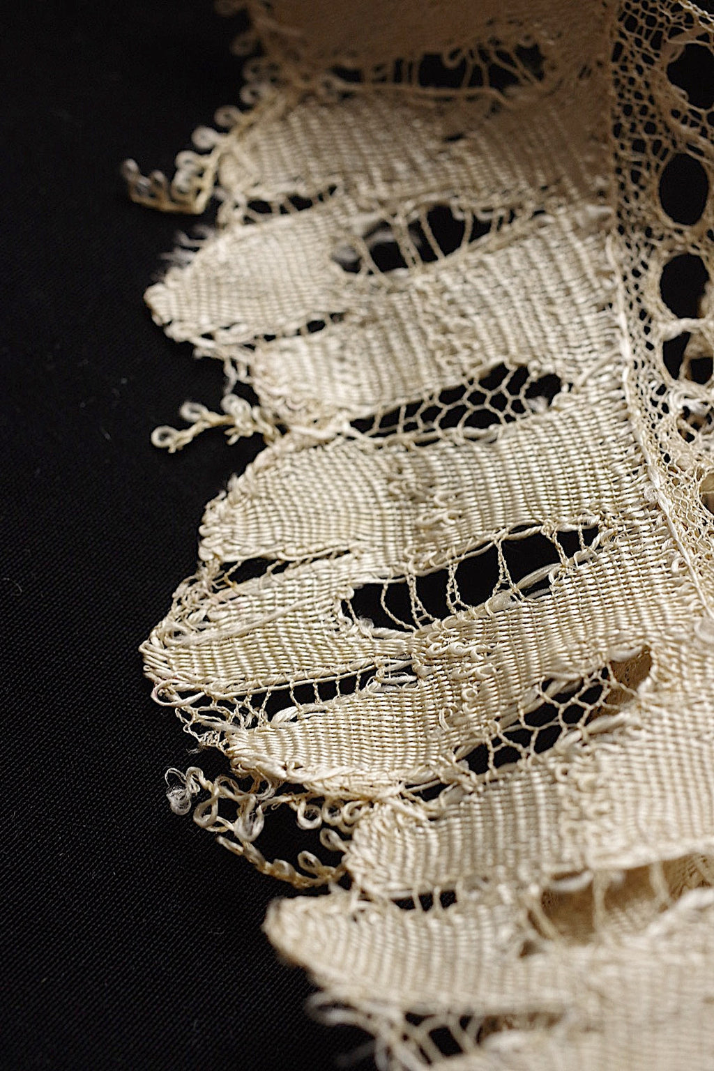 アンティークレース　dentelle ancienneブロンド .FR a l'epoque