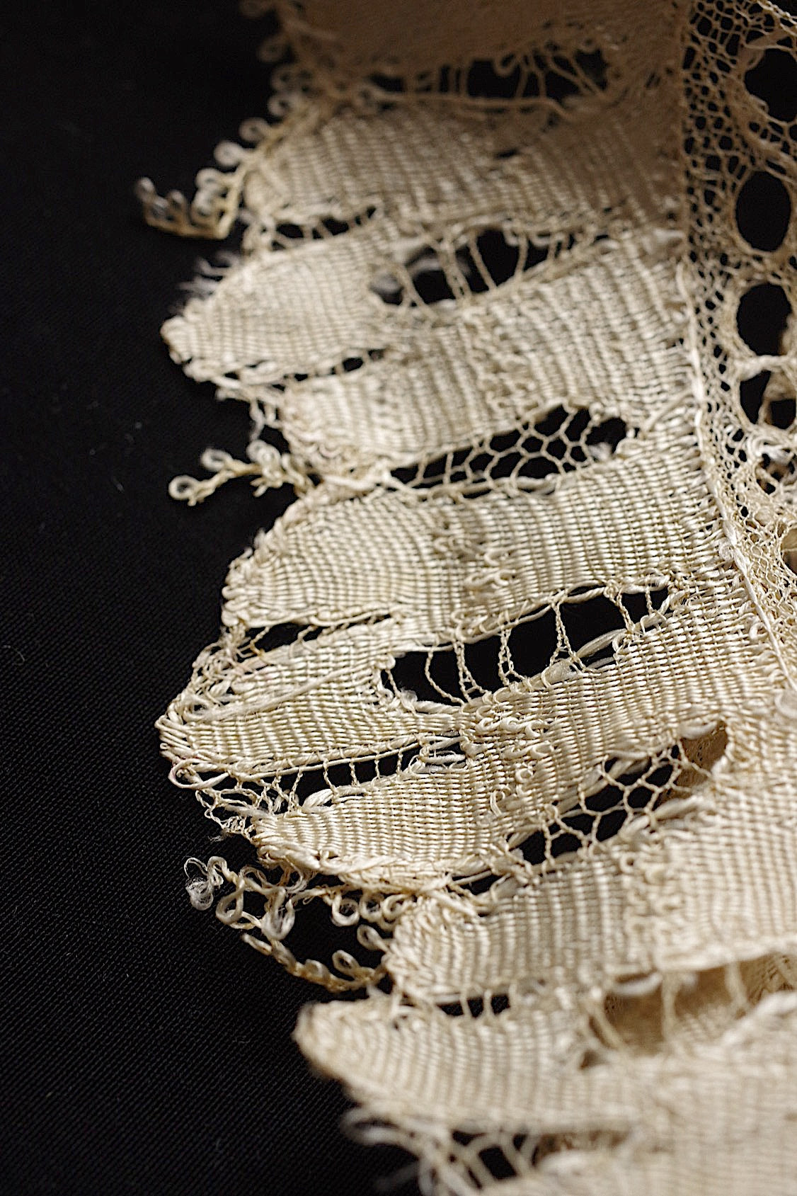 アンティークレース　dentelle ancienneブロンド .FR a l'epoque