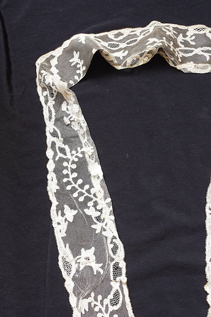 アンティークレース　dentelle ancienne　アプリカッションアングレテール　タイ .FR a l'epoque