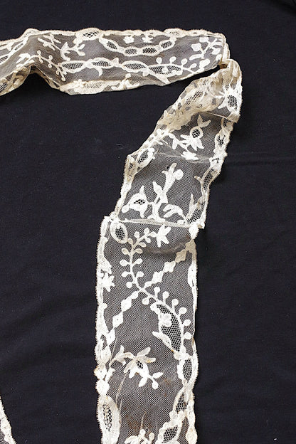 アンティークレース　dentelle ancienne　アプリカッションアングレテール　タイ .FR a l'epoque
