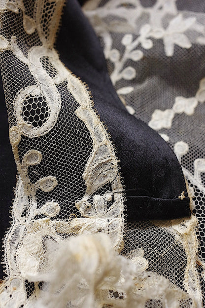 アンティークレース　dentelle ancienne　アプリカッションアングレテール　タイ .FR a l'epoque