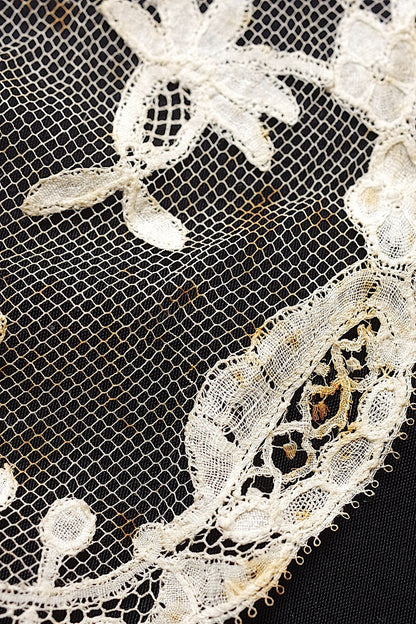 アンティークレース　dentelle ancienne　アプリカッションアングレテール　タイ .FR a l'epoque