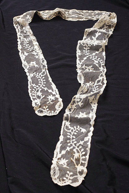 アンティークレース　dentelle ancienne　アプリカッションアングレテール　タイ .FR a l'epoque