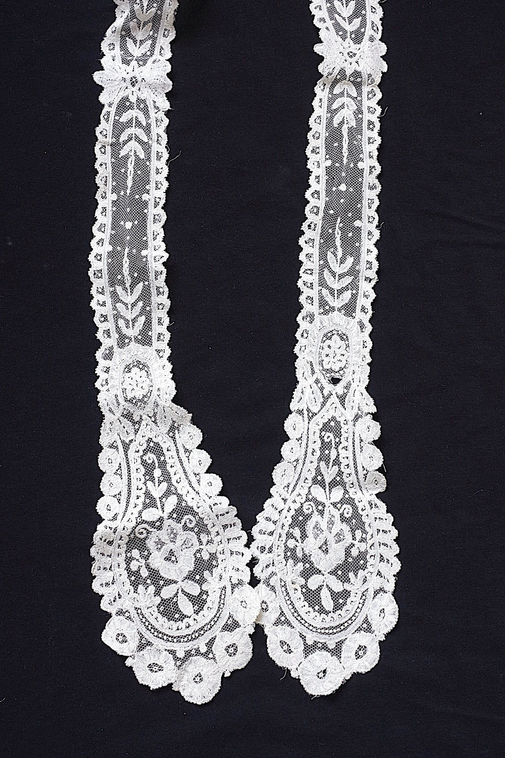 アンティークレース　dentelle ancienne　アプリカッションアングレテール2本 .FR a l'epoque