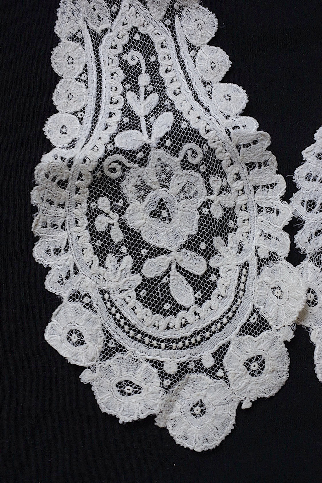 アンティークレース　dentelle ancienne　アプリカッションアングレテール2本 .FR a l'epoque