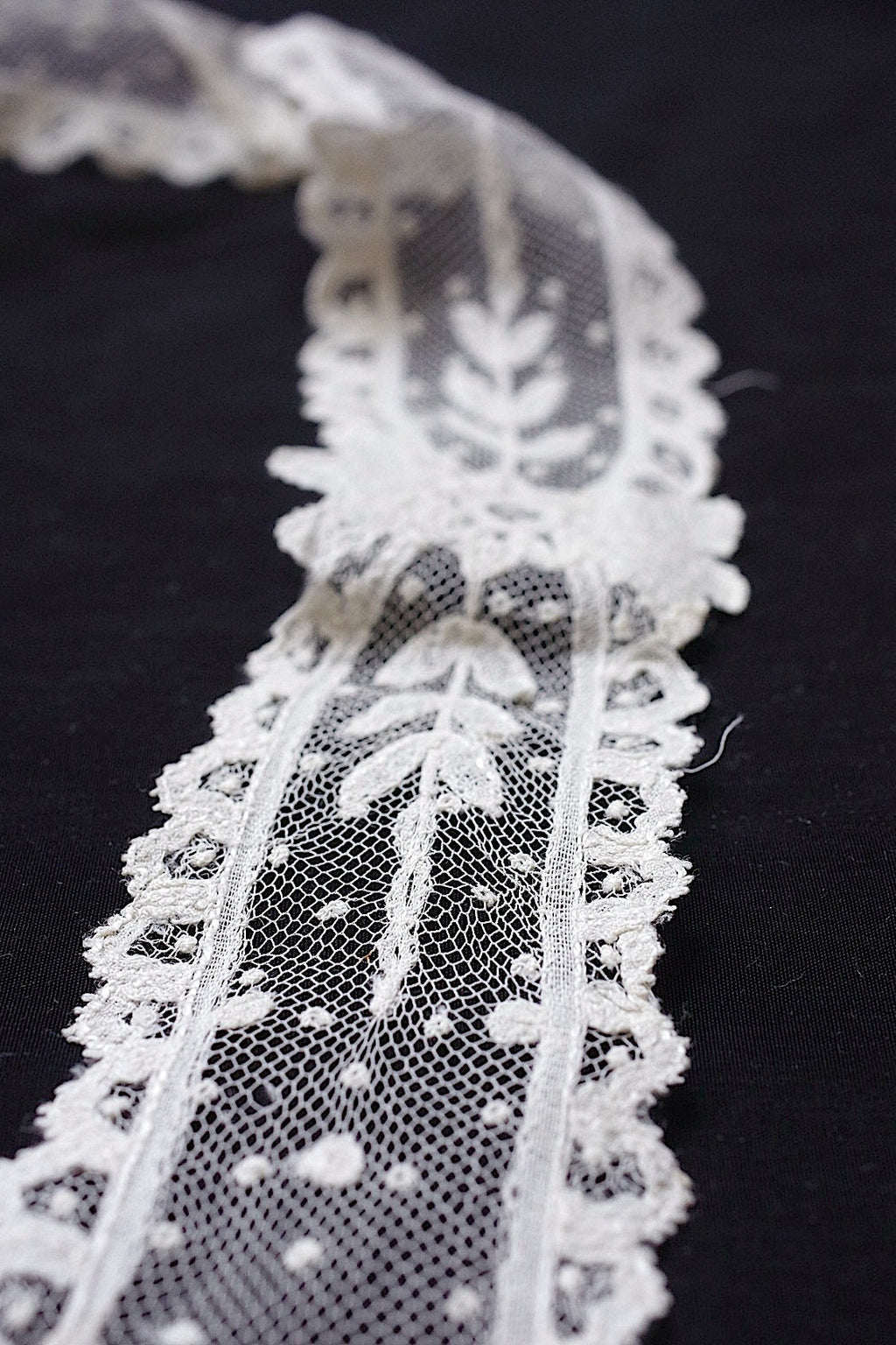 アンティークレース　dentelle ancienne　アプリカッションアングレテール2本 .FR a l'epoque