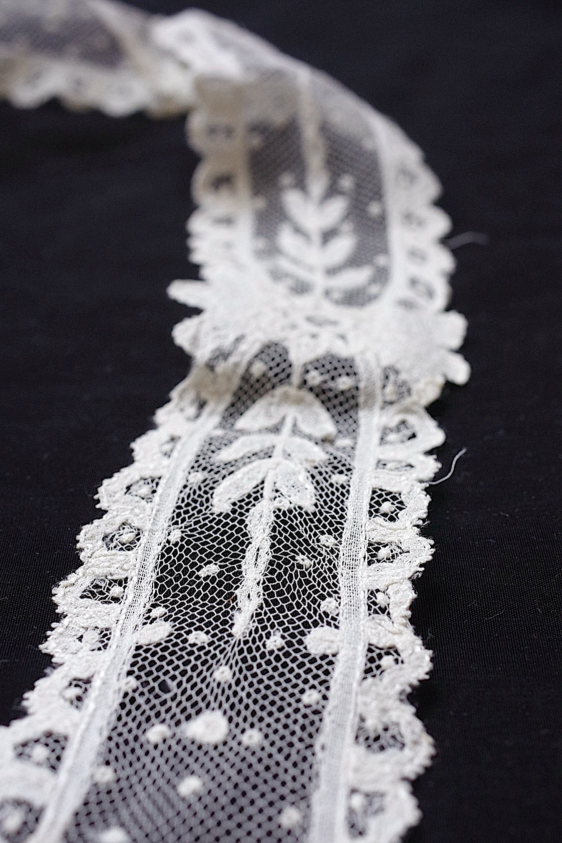アンティークレース　dentelle ancienne　アプリカッションアングレテール2本 .FR a l'epoque