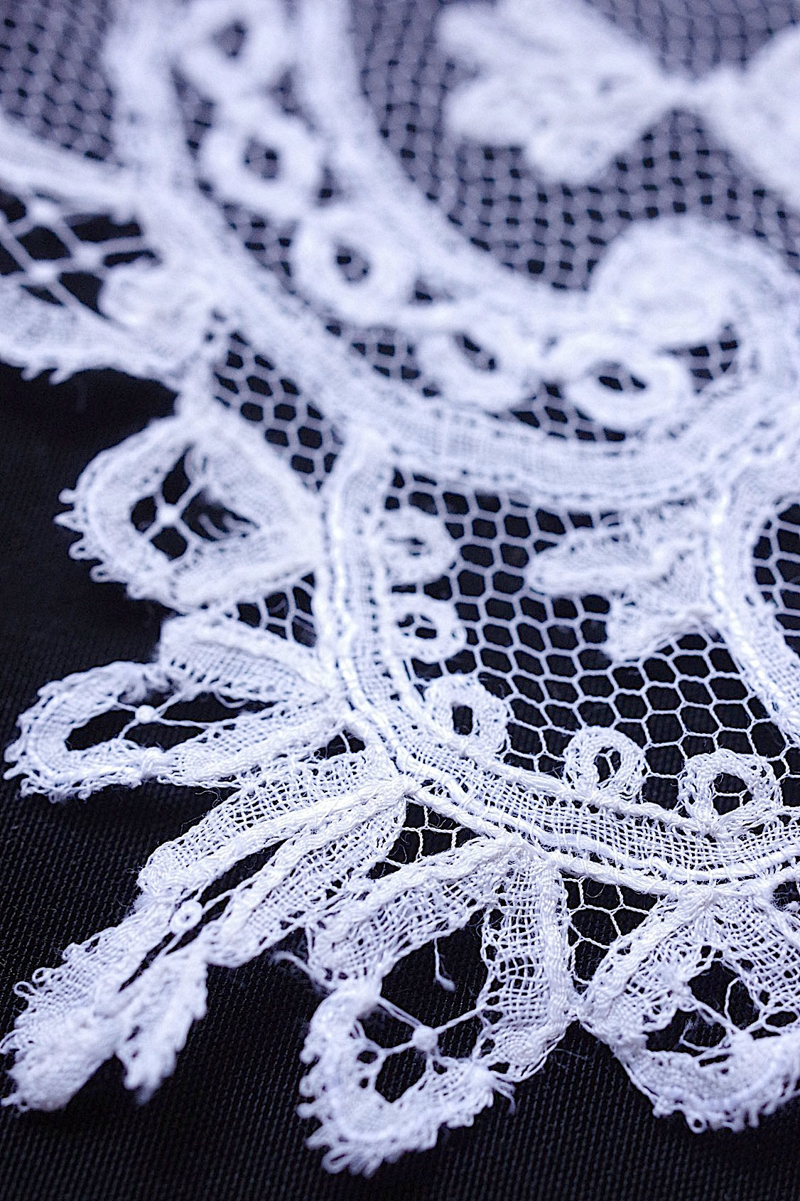 アンティークレース　dentelle ancienne　アプリカッションアングレテール2本 .FR a l'epoque