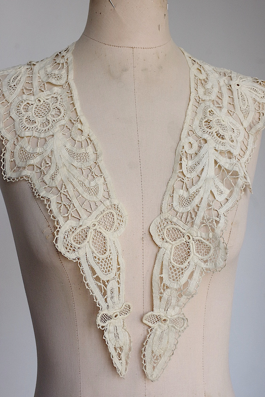 アンティークレース　dentelle ancienne　襟 .FR a l'epoque