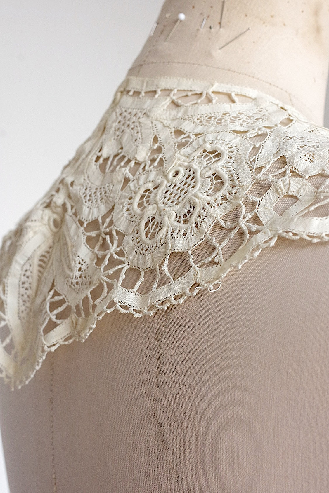 アンティークレース　dentelle ancienne　襟 .FR a l'epoque