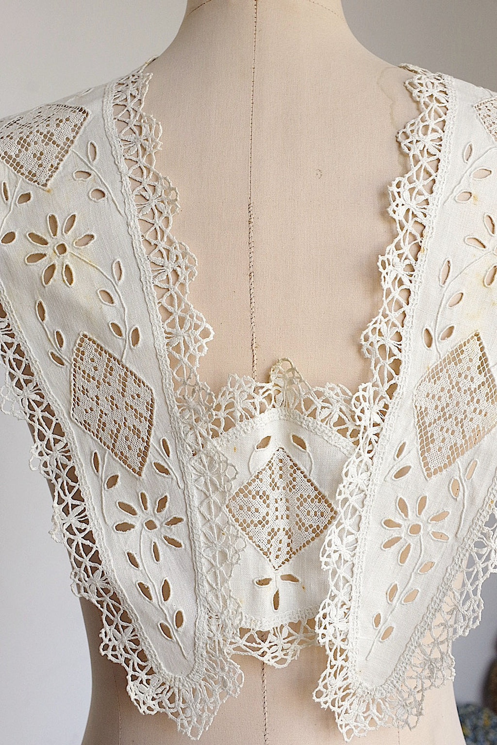 アンティークレース　dentelle ancienne　首周り .FR a l'epoque