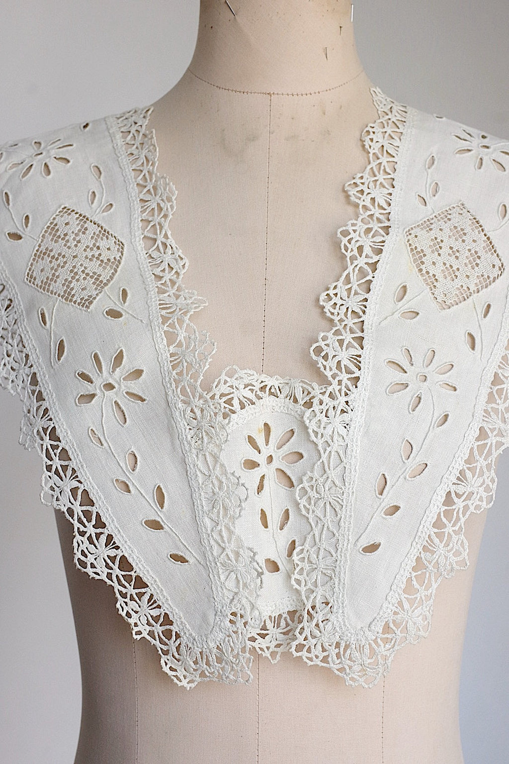 アンティークレース　dentelle ancienne　首周り .FR a l'epoque