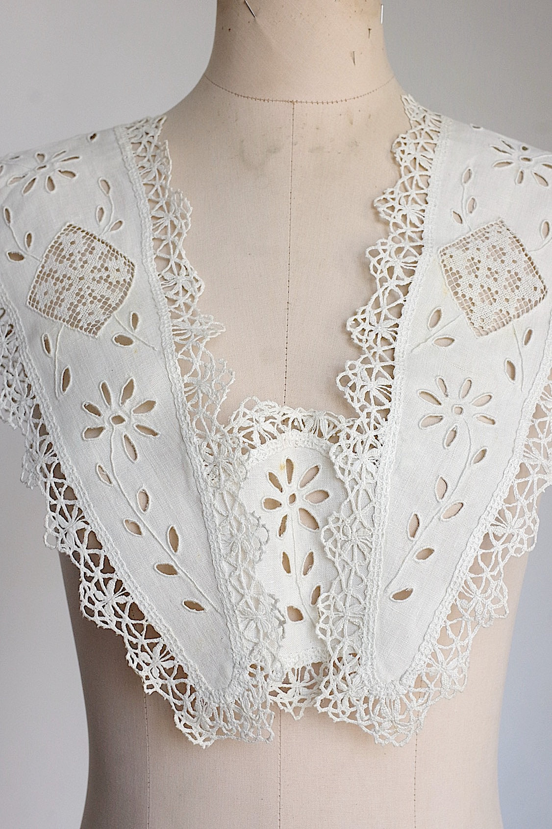 アンティークレース　dentelle ancienne　首周り .FR a l'epoque