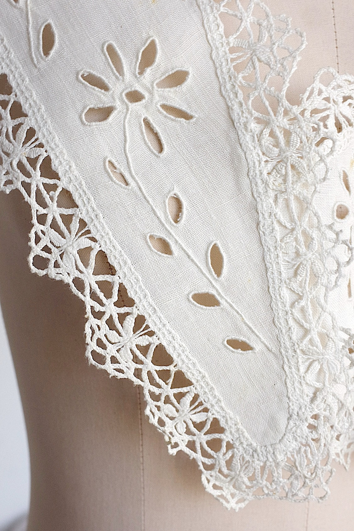 アンティークレース　dentelle ancienne　首周り .FR a l'epoque