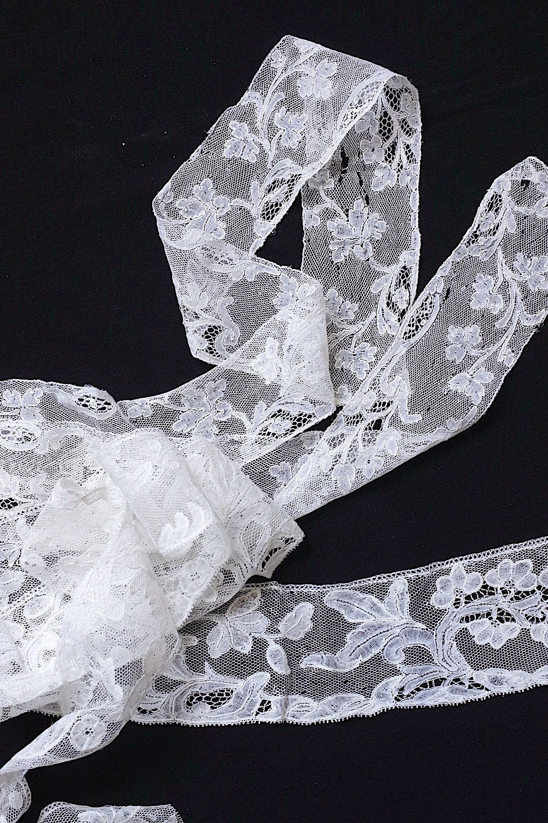 アンティークレース　dentelle ancienne　93cm 130cm .FR a l'epoque