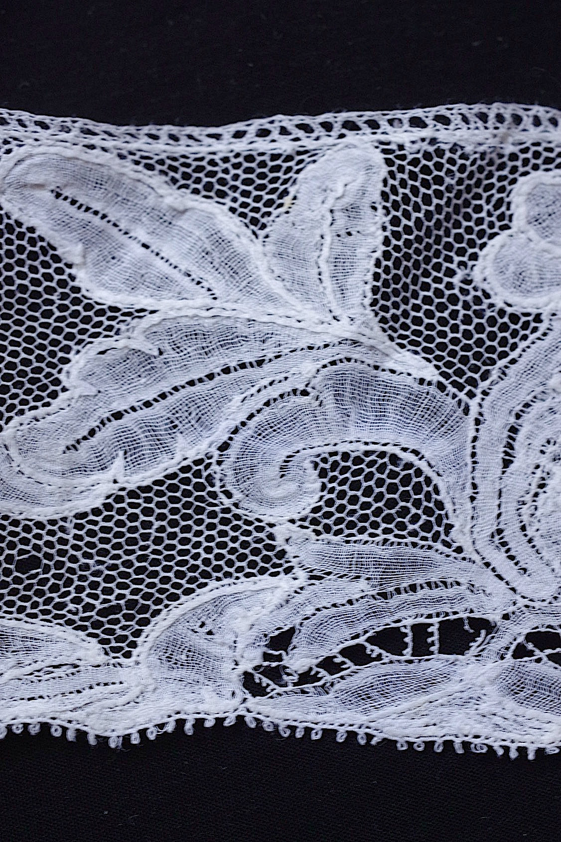 アンティークレース　dentelle ancienne　93cm 130cm .FR a l'epoque