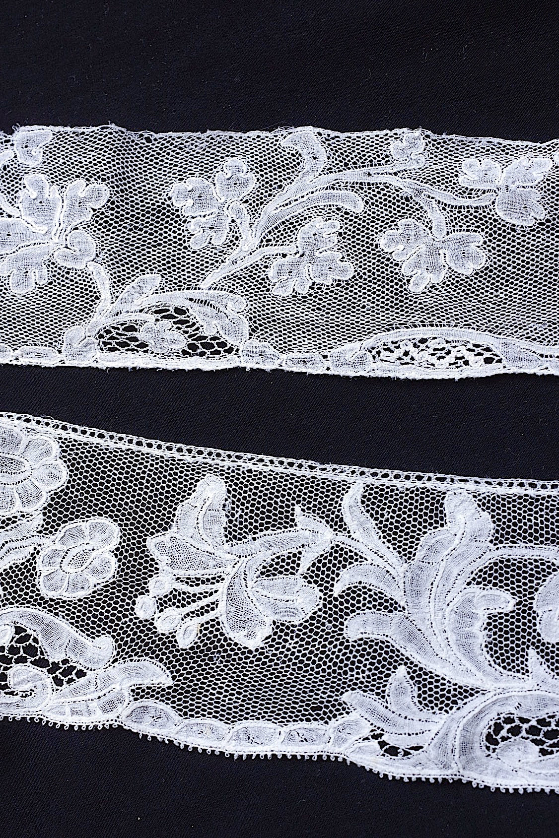アンティークレース　dentelle ancienne　93cm 130cm .FR a l'epoque