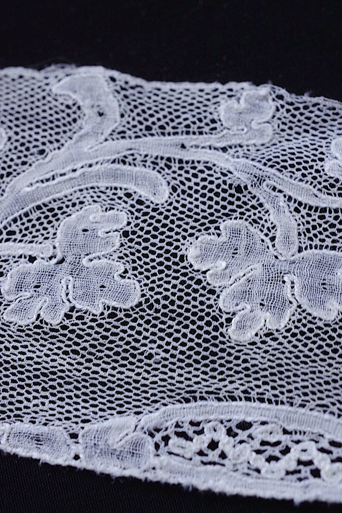 アンティークレース　dentelle ancienne　93cm 130cm .FR a l'epoque