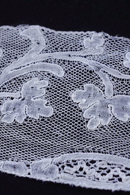 アンティークレース　dentelle ancienne　93cm 130cm .FR a l'epoque