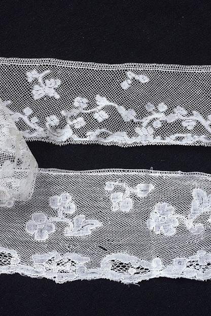 アンティークレース　dentelle ancienne　70cm 95cm .FR a l'epoque