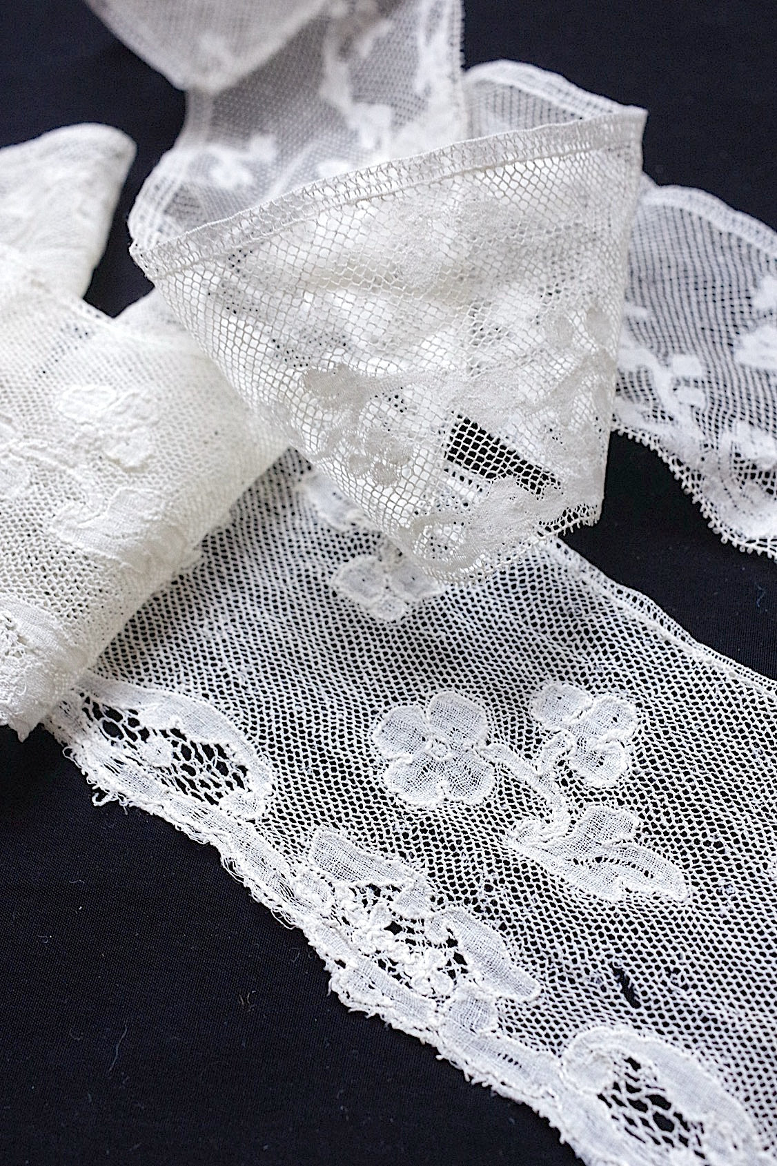 アンティークレース　dentelle ancienne　70cm 95cm .FR a l'epoque