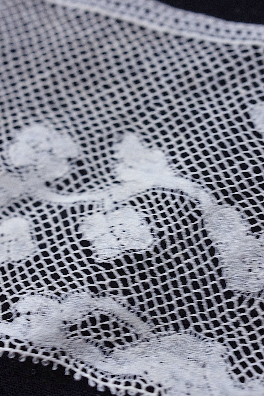 アンティークレース　dentelle ancienne　70cm 95cm .FR a l'epoque