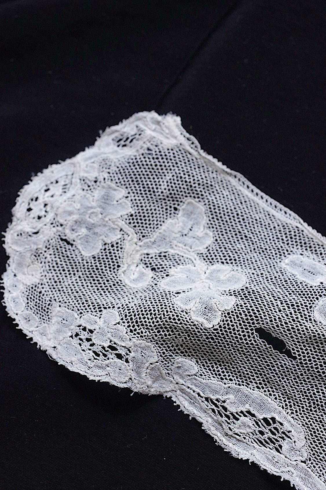 アンティークレース　dentelle ancienne　70cm 95cm .FR a l'epoque
