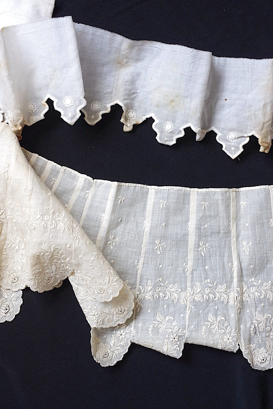 アンティークレース　dentelle ancienne　224cm 90cm .FR a l'epoque