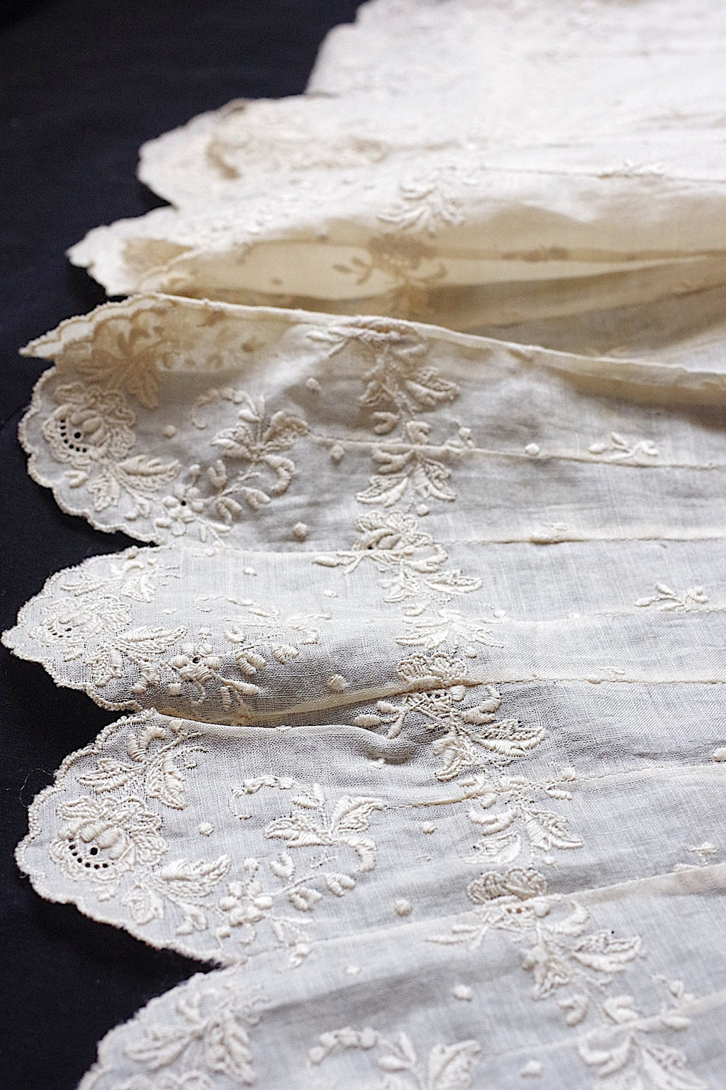 アンティークレース　dentelle ancienne　224cm 90cm .FR a l'epoque