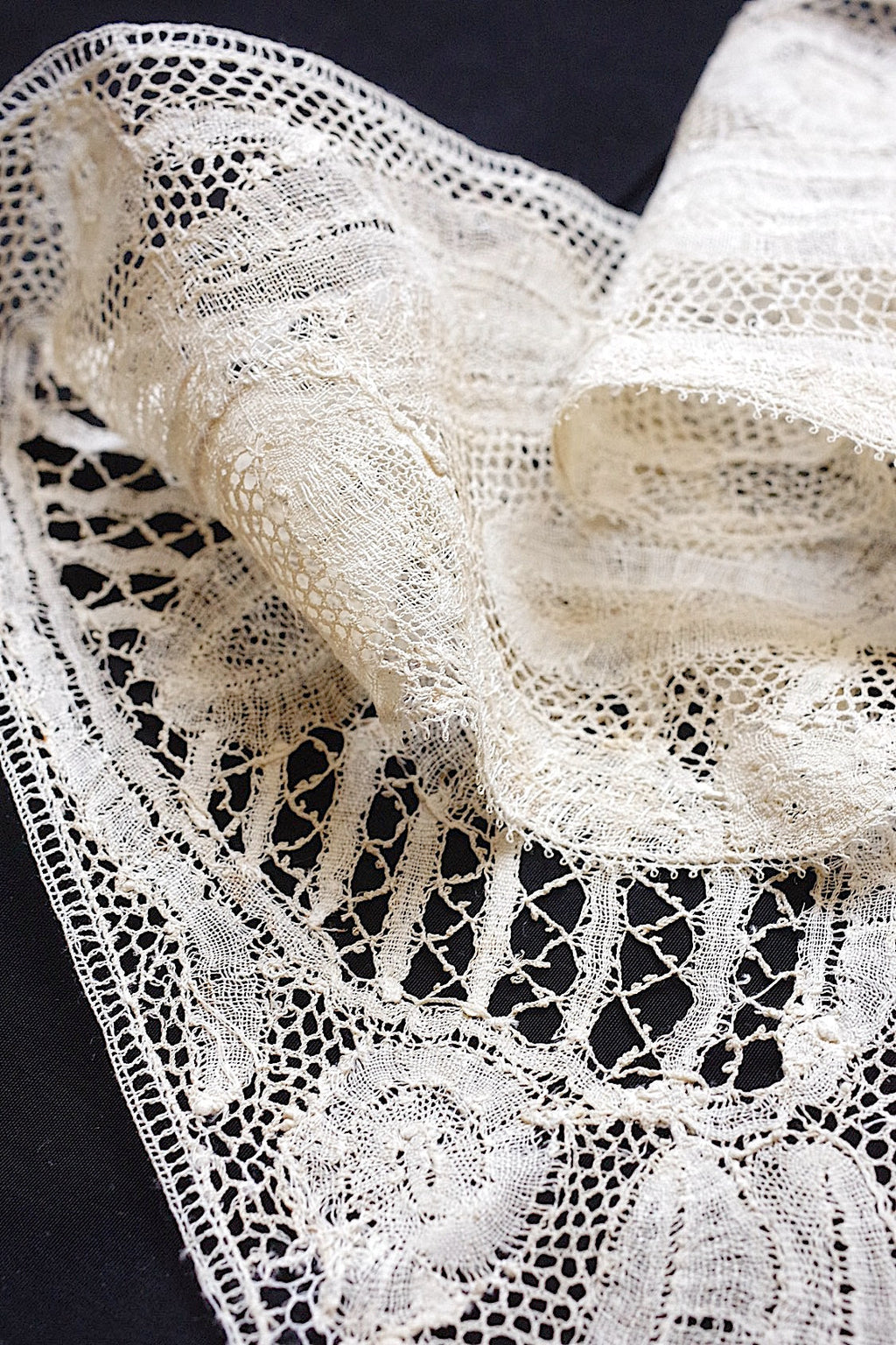 アンティークレース　dentelle ancienne　190cm .FR a l'epoque
