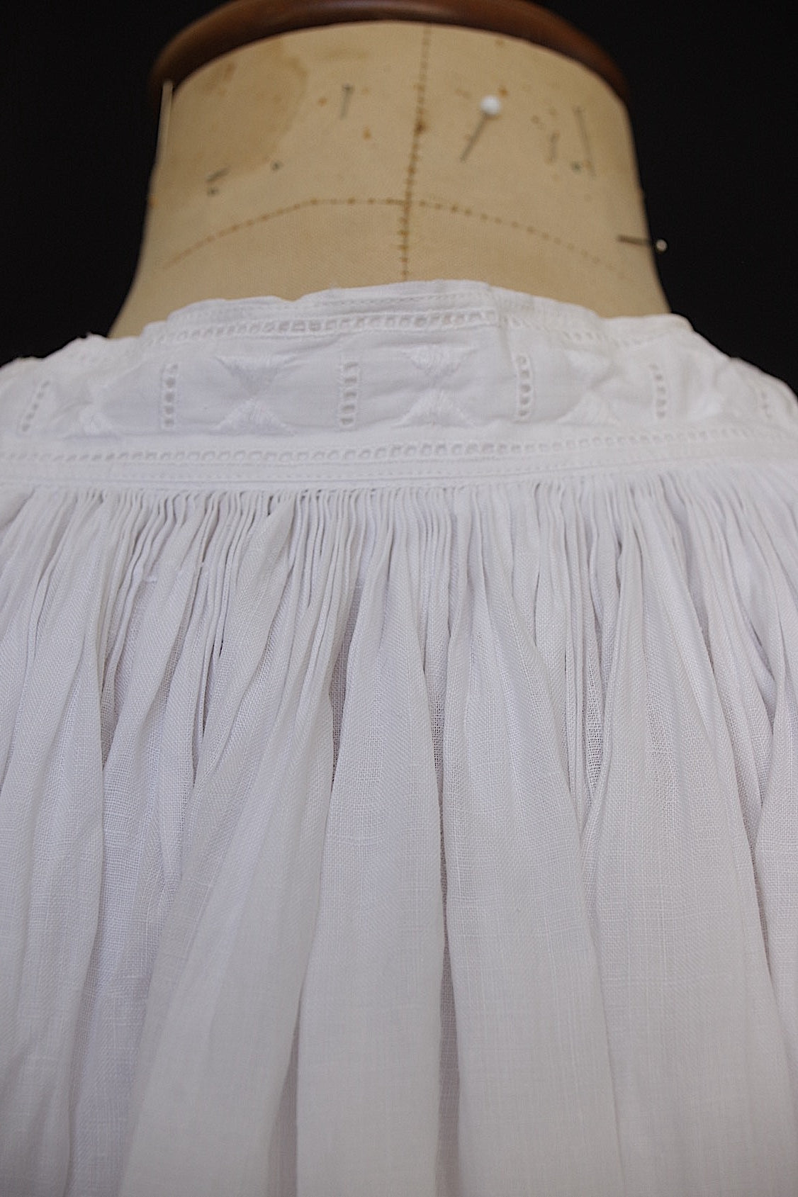 アンティーク司祭服　vêtement antique aube 2 .FR a l'epoque