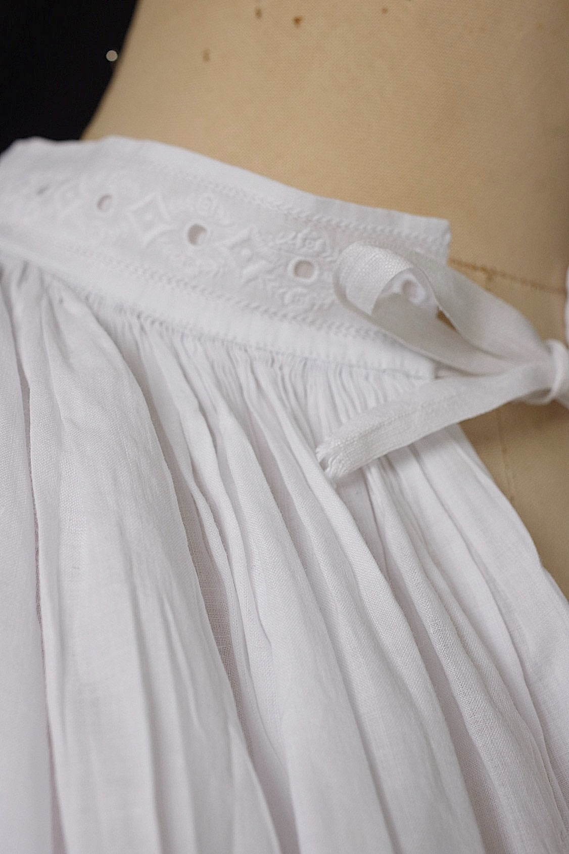 アンティークチュニック　antique vêtement  surplis .FR a l'epoque