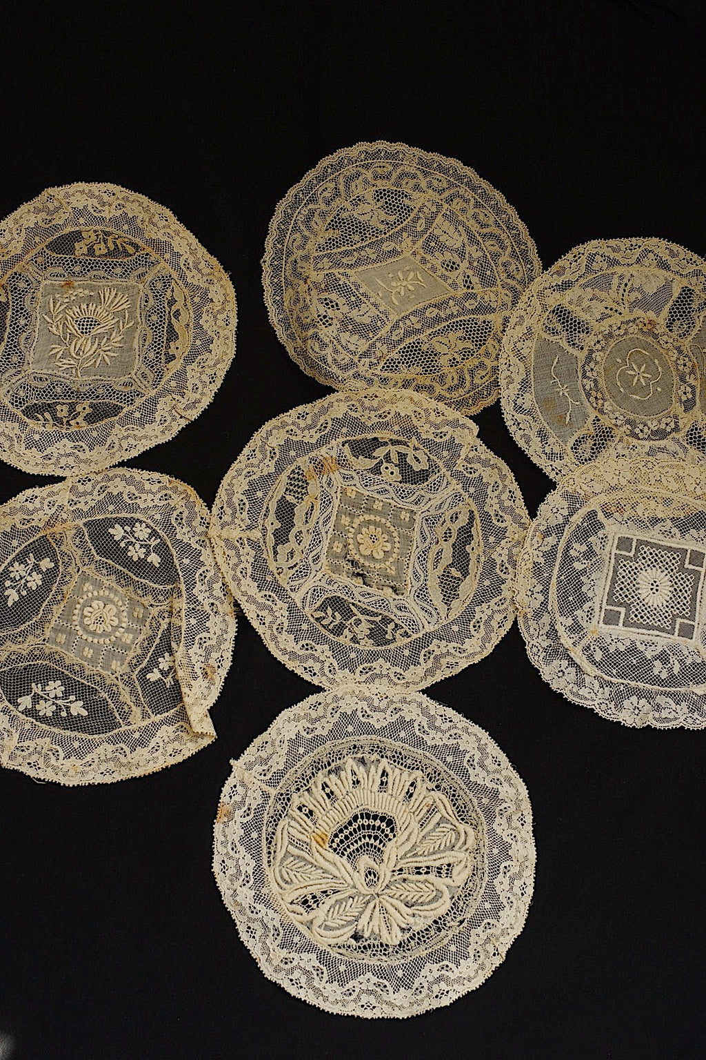 アンティークレース　dentelle ancienne 刺繍モチーフ .FR a l'epoque