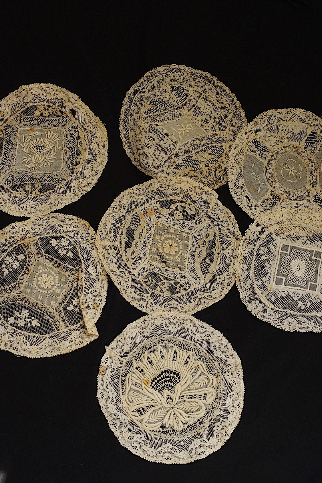 アンティークレース　dentelle ancienne 刺繍モチーフ .FR a l'epoque