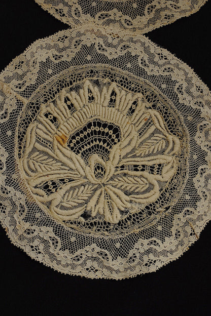 アンティークレース　dentelle ancienne 刺繍モチーフ .FR a l'epoque