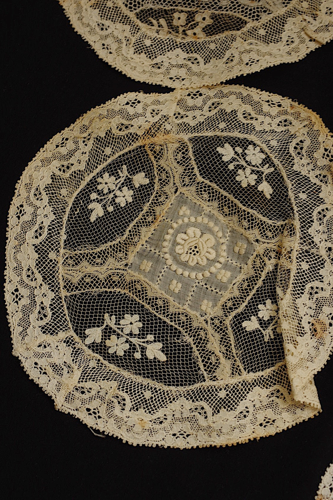 アンティークレース　dentelle ancienne 刺繍モチーフ .FR a l'epoque