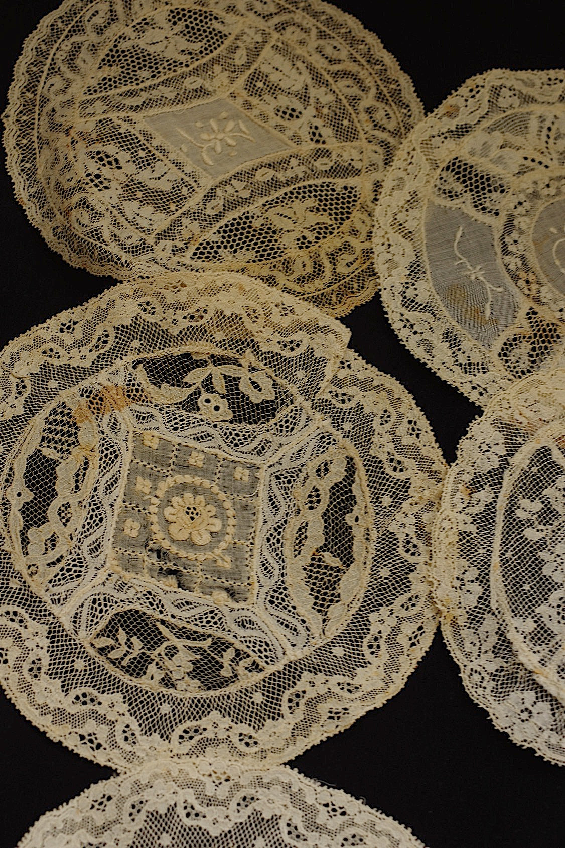 アンティークレース　dentelle ancienne 刺繍モチーフ .FR a l'epoque