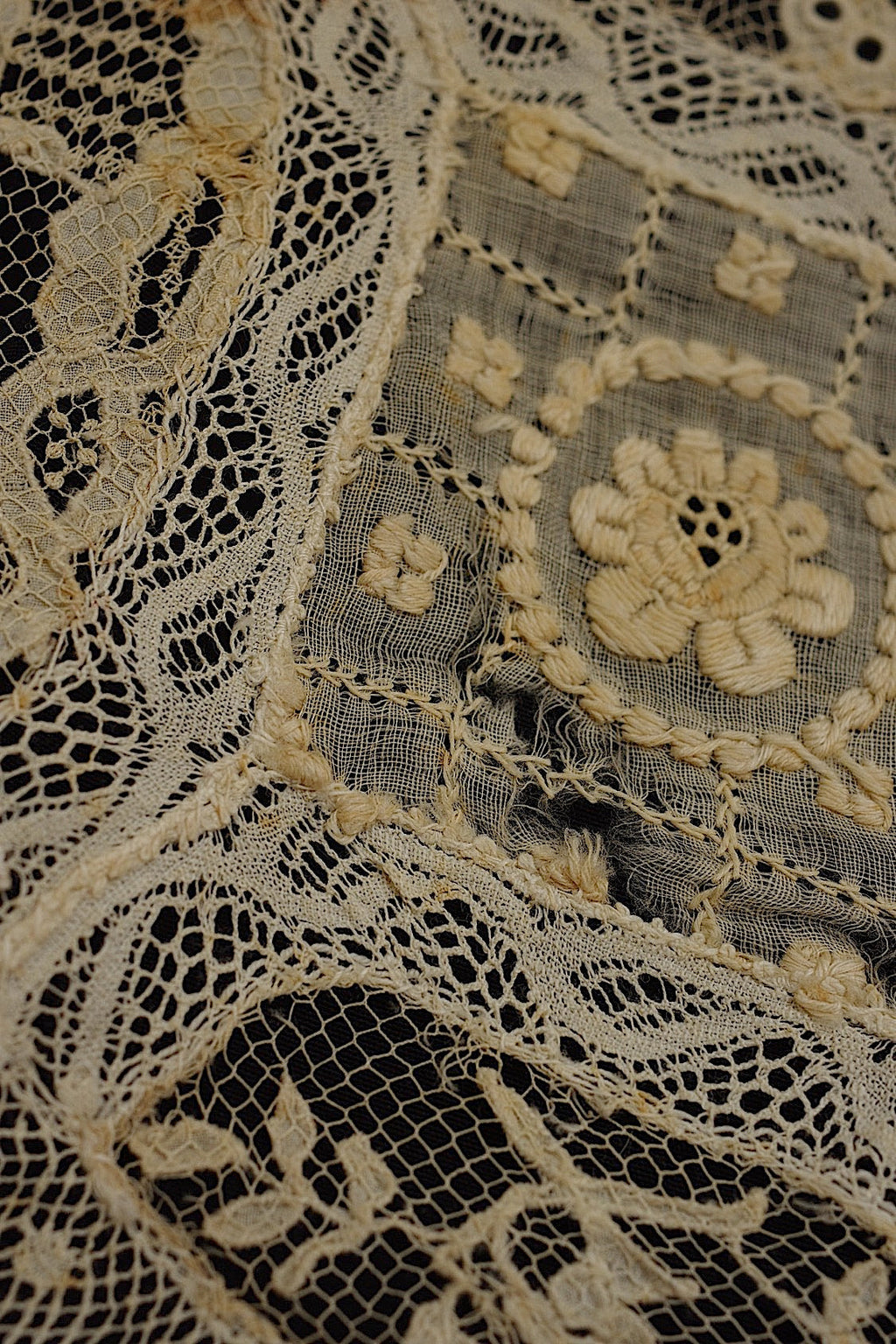 アンティークレース　dentelle ancienne 刺繍モチーフ .FR a l'epoque