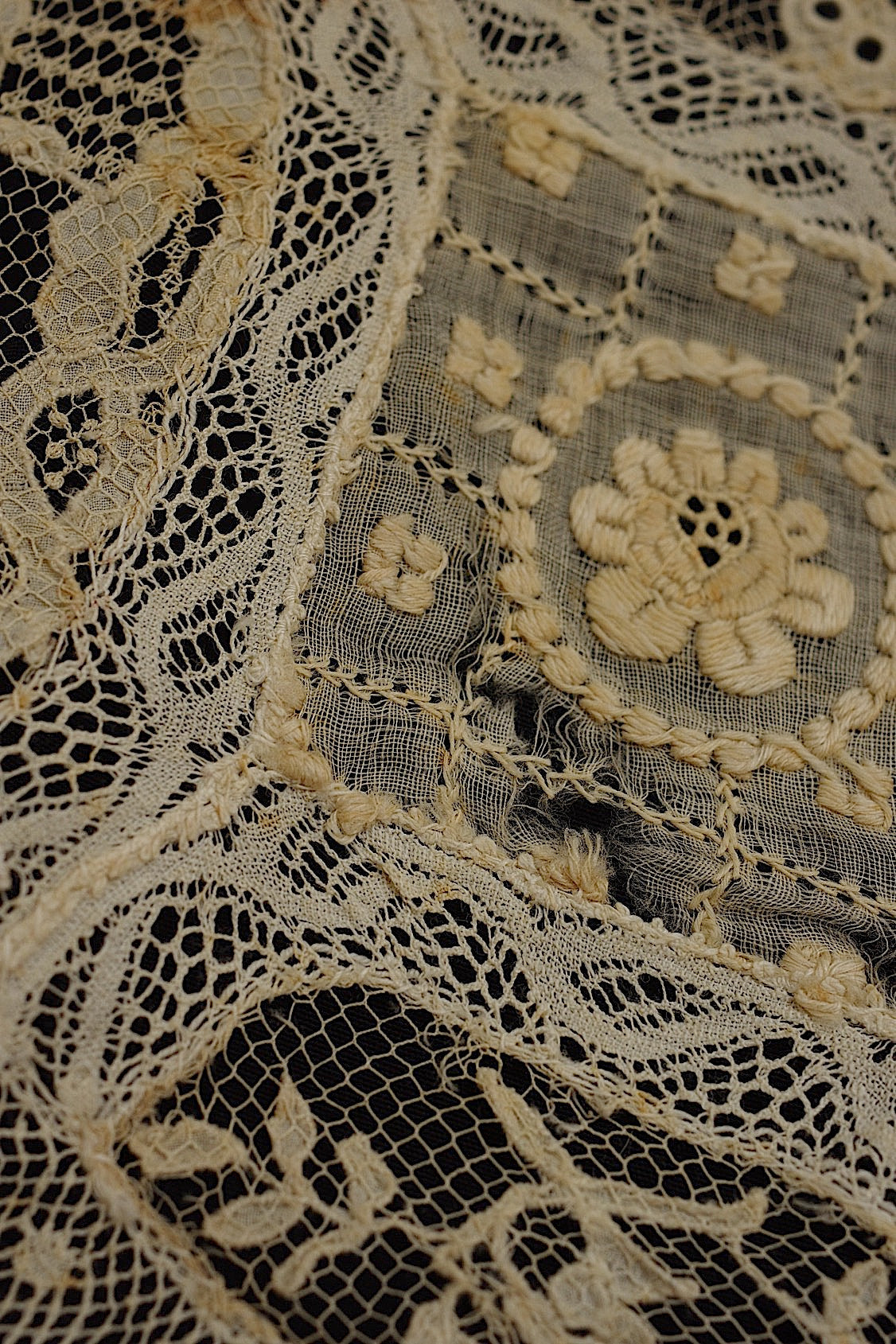 アンティークレース　dentelle ancienne 刺繍モチーフ .FR a l'epoque