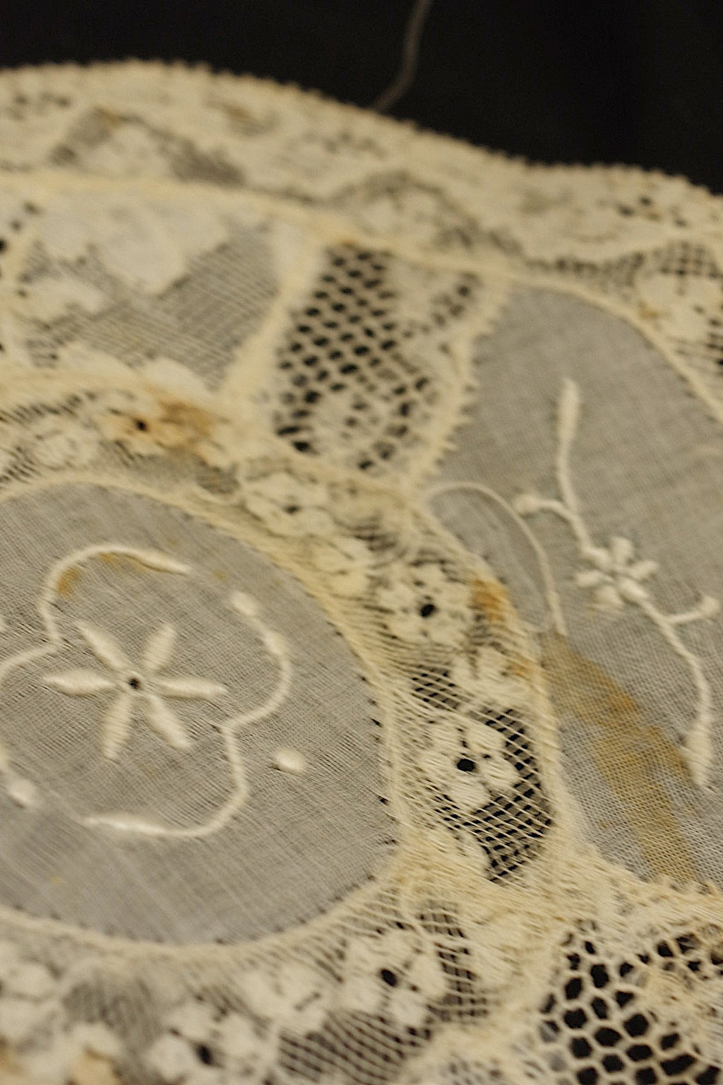 アンティークレース　dentelle ancienne 刺繍モチーフ .FR a l'epoque
