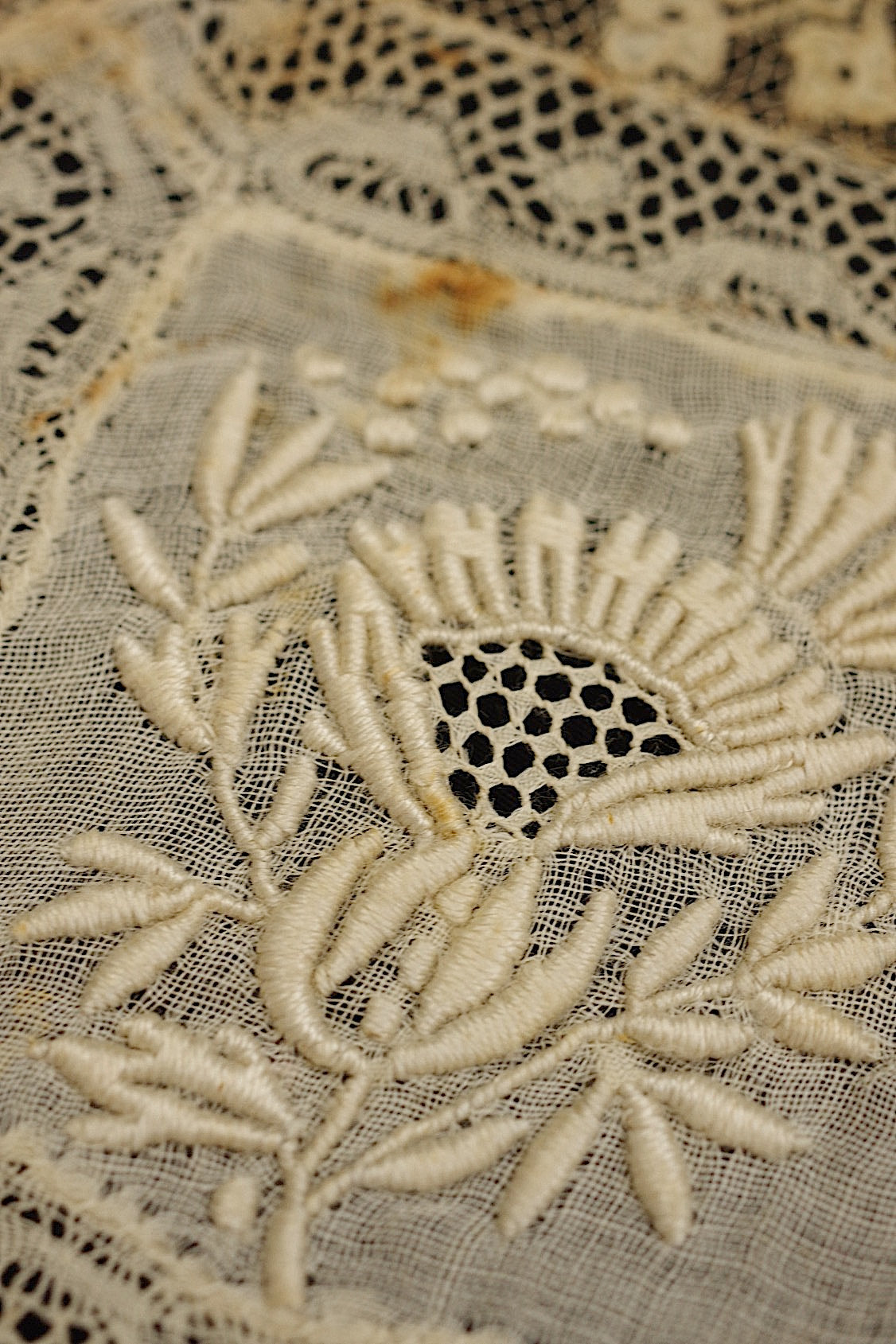 アンティークレース　dentelle ancienne 刺繍モチーフ .FR a l'epoque