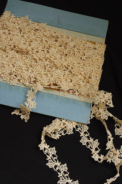 アンティークレース　dentelle ancienne 250+306+611cm .FR a l'epoque