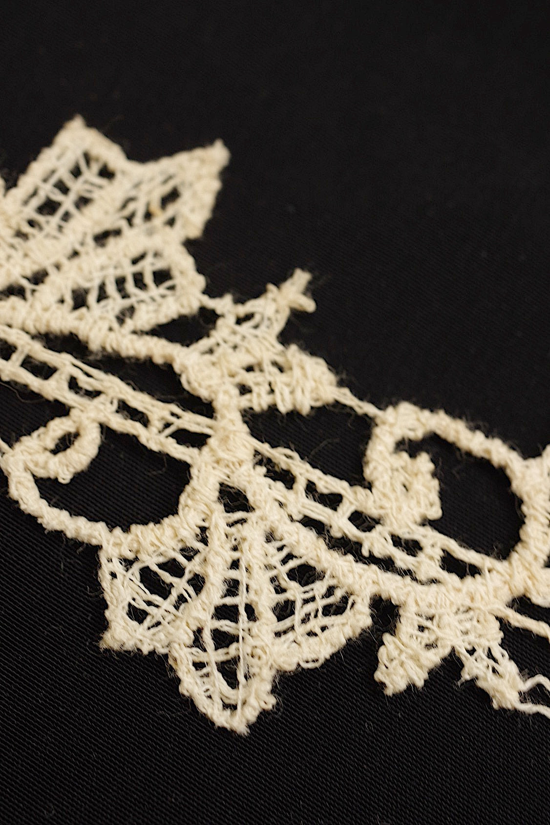 アンティークレース　dentelle ancienne 250+306+611cm .FR a l'epoque