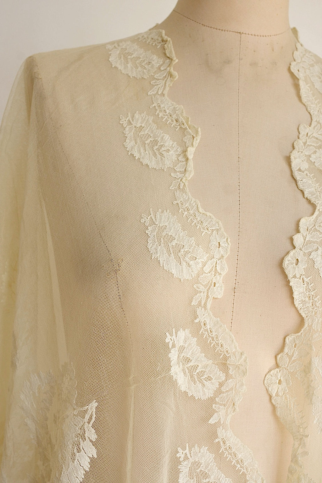 アンティークレース　dentelle ancienne ショール1 .FR a l'epoque