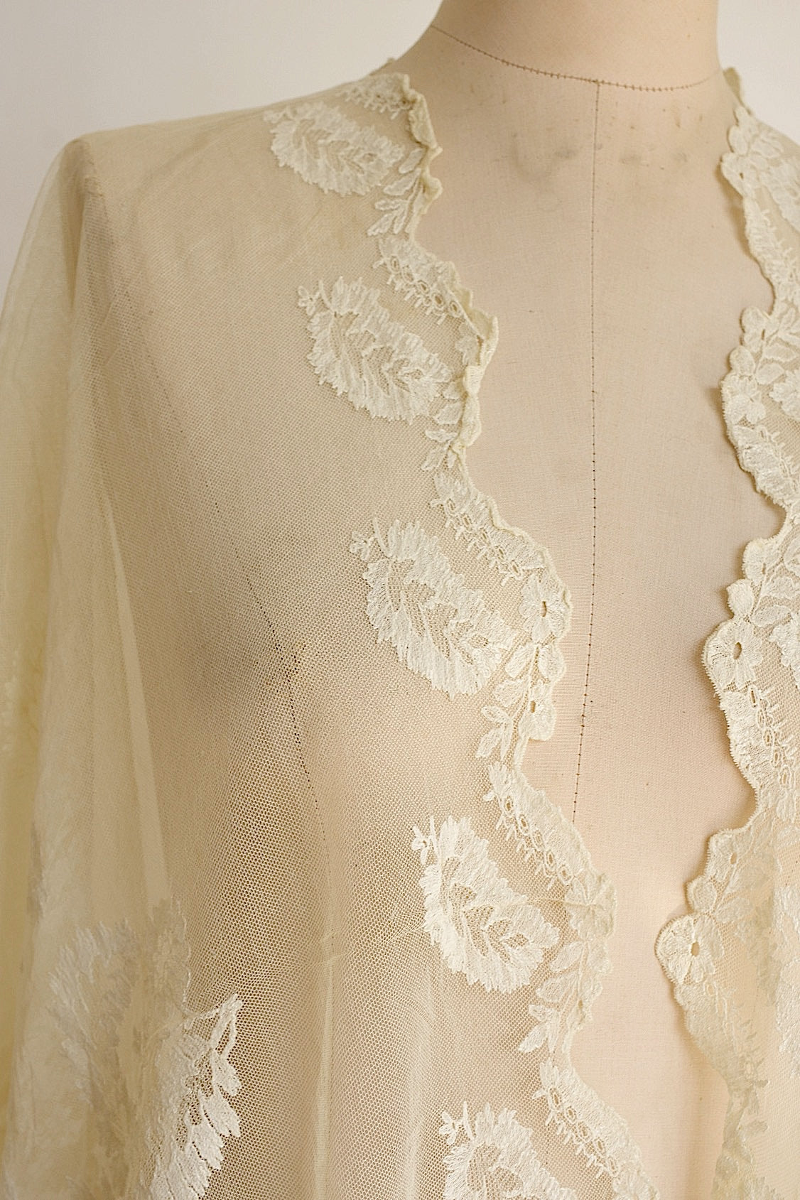 アンティークレース　dentelle ancienne ショール1 .FR a l'epoque