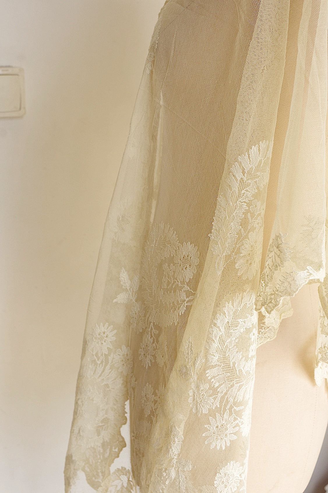 アンティークレース　dentelle ancienne ショール1 .FR a l'epoque