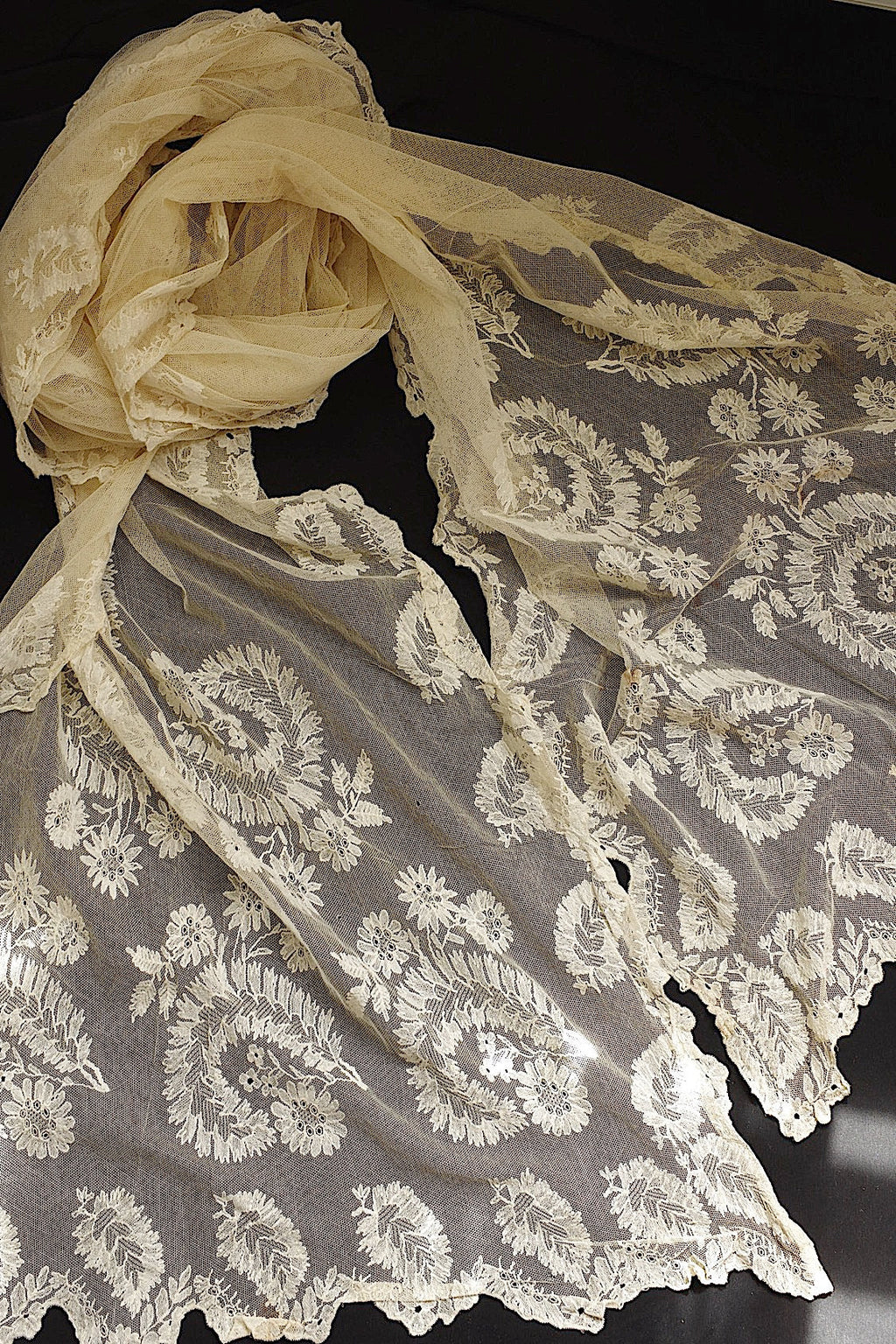 アンティークレース　dentelle ancienne ショール1 .FR a l'epoque
